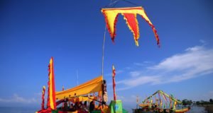 Guinakit sa Sugod Malapatan Fluvial Parade: A Sparkling Showcase at the 18th Pakaradyan Festival Guinakit sa Sugod Malapatan, Fluvial Parade, Pakaradyan Festival, Sarangani, Malapatan, Moro Community, Cultural Tradition, Festival, Philippine Festivals, Maguindanaon Culture, Traditional Boats, Cultural Celebration, Moro Boat Parade,